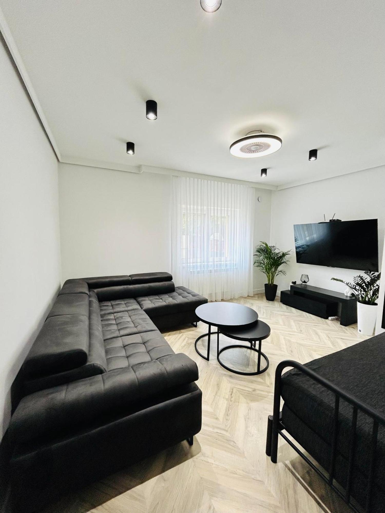 Szep Erno Vip Apartman Hajdúszoboszló Exteriör bild